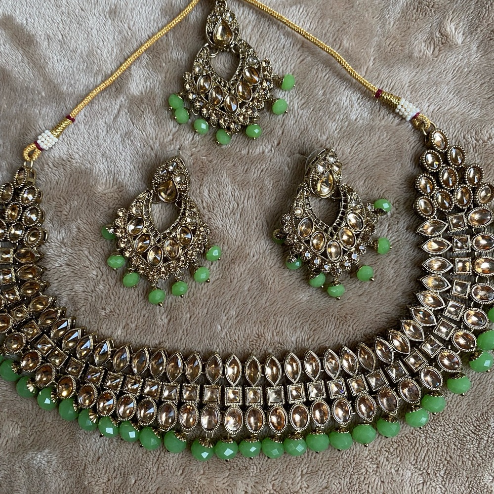 Indian necklace set with earrings and tikka